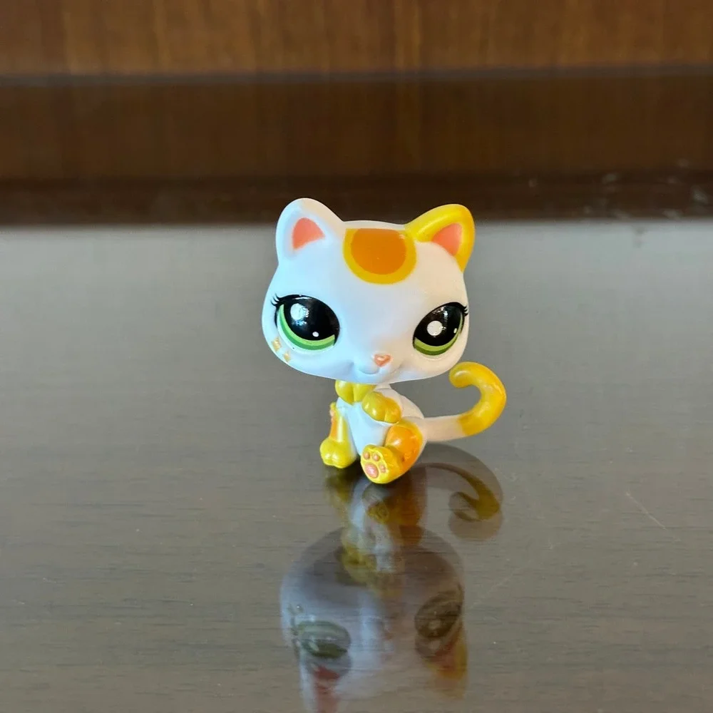Hasbro Littlest Pet Shop LPS White Calico Cat 2108 Green Star Eyes Yellow Bow